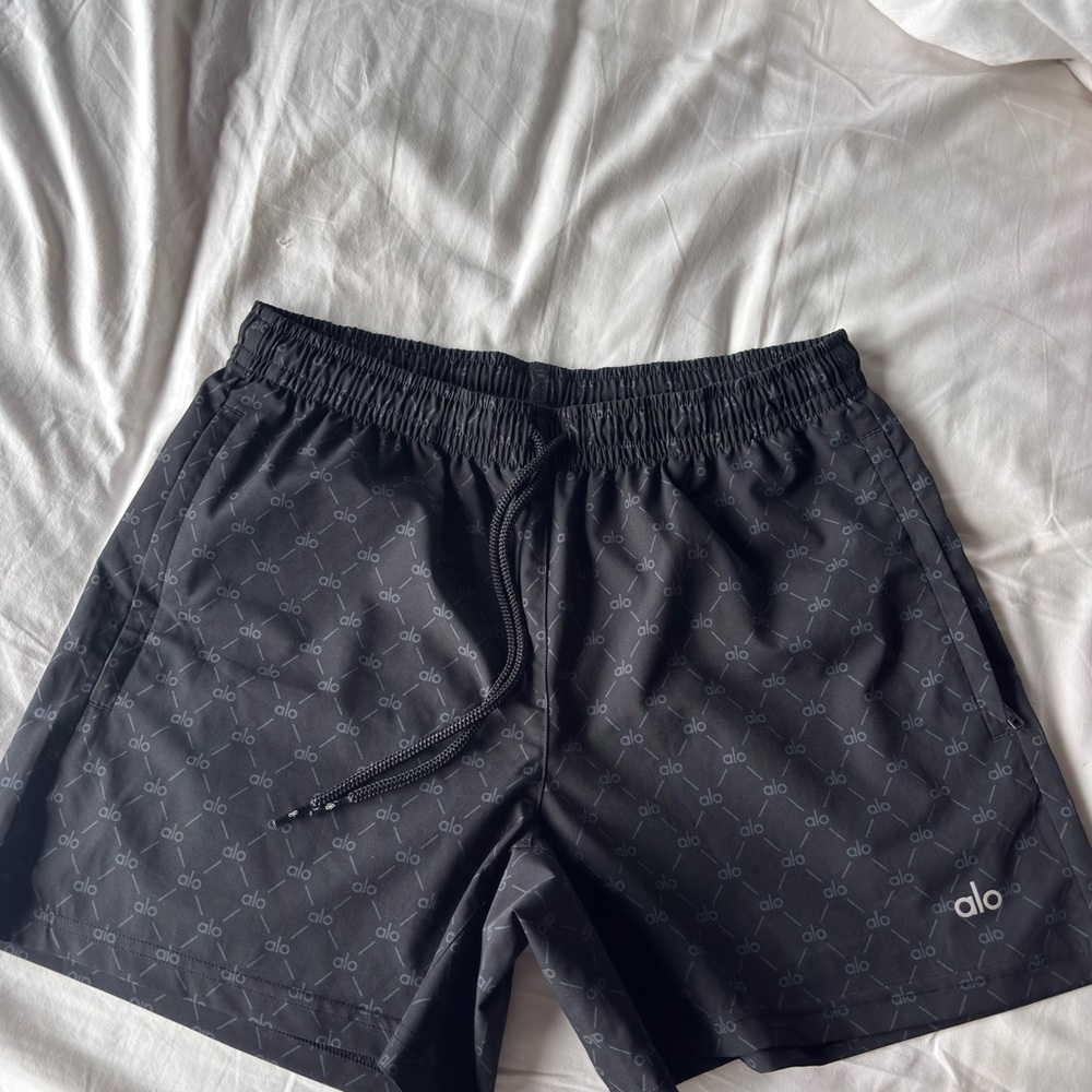 ALO Yoga Men's Charcoal Patterned Athletic Shorts